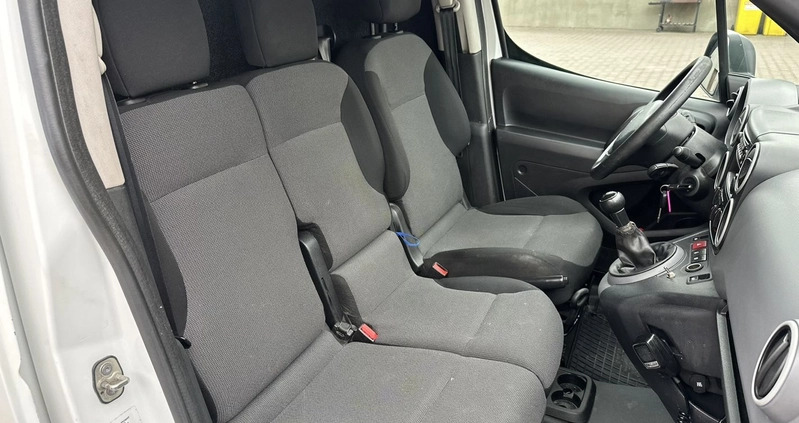 Peugeot Partner cena 36900 przebieg: 198500, rok produkcji 2018 z Pabianice małe 56